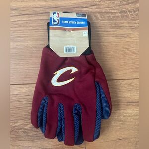 NWT Cleveland Cavaliers gloves